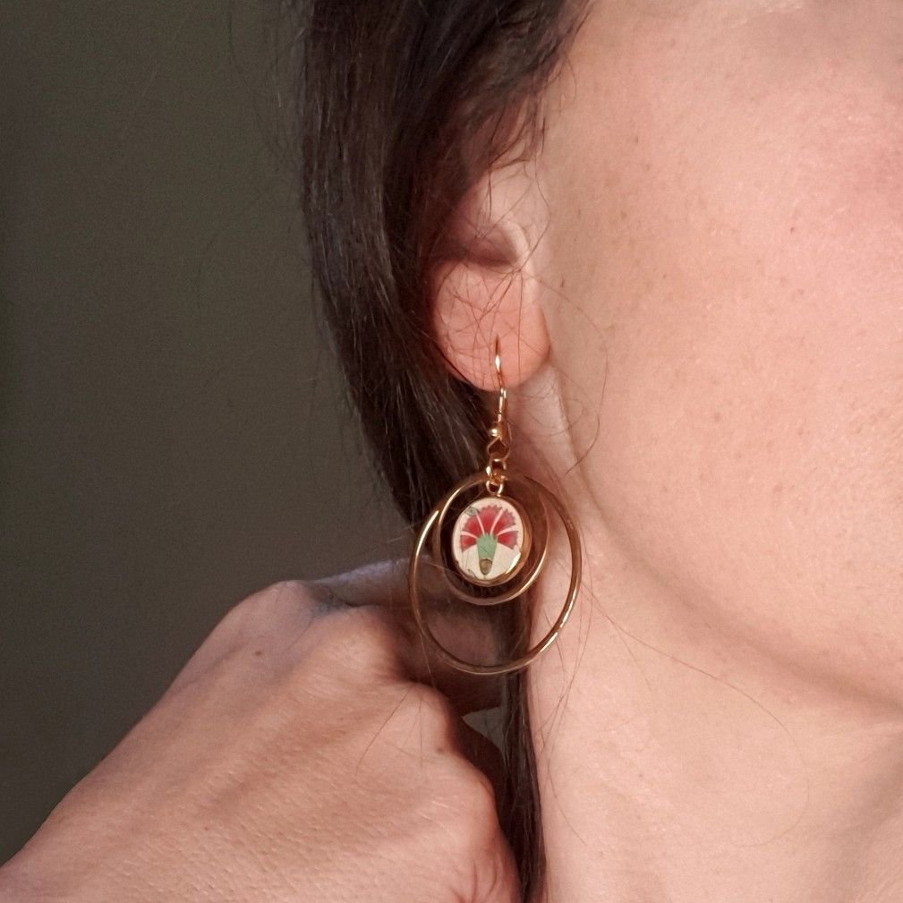 Pendientes colgantes de clavel rojo