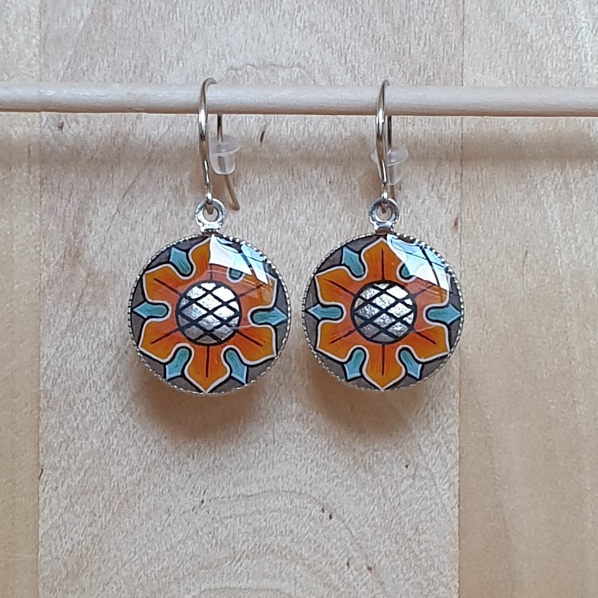 Boucles d'oreille discrètes enluminées aux couleurs de l'automne