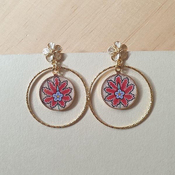 Boucles d'oreille pendantes fleur orientale rouge