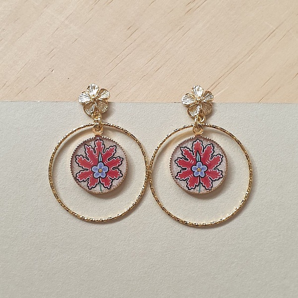 Boucles d'oreille pendantes fleur orientale rouge