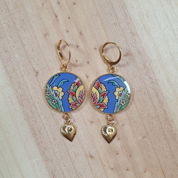 Pendientes colgantes flor oriental con fondo azul