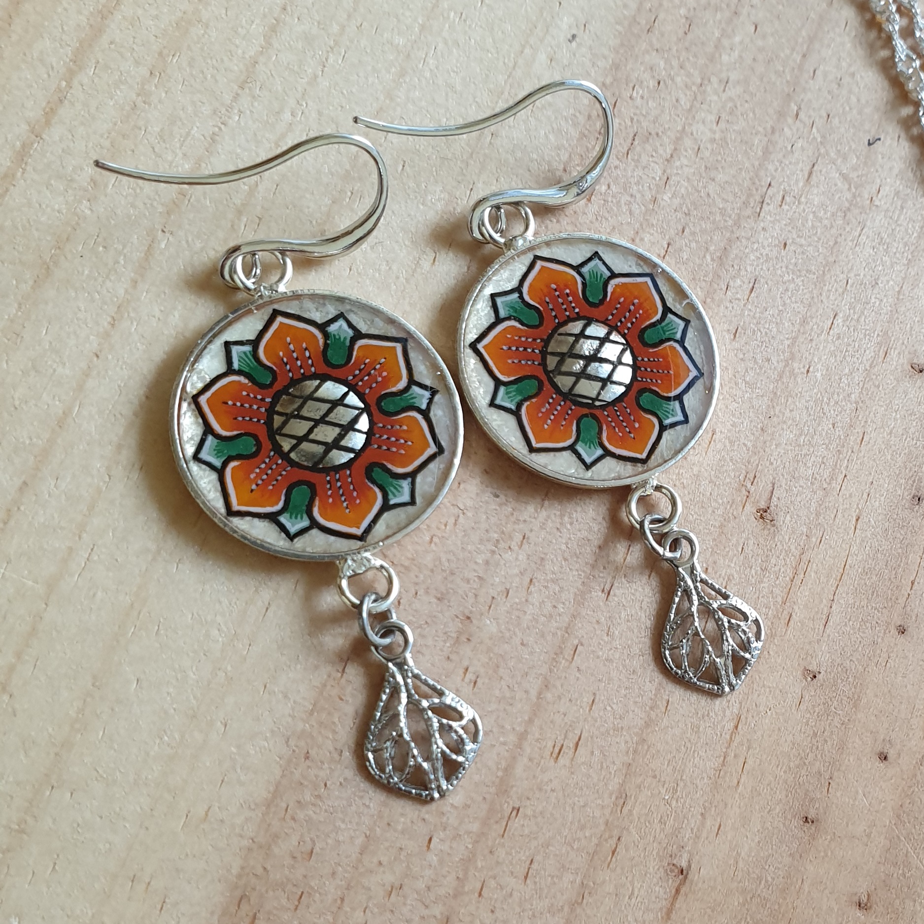 Pendientes flor de primavera naranja/oro blanco