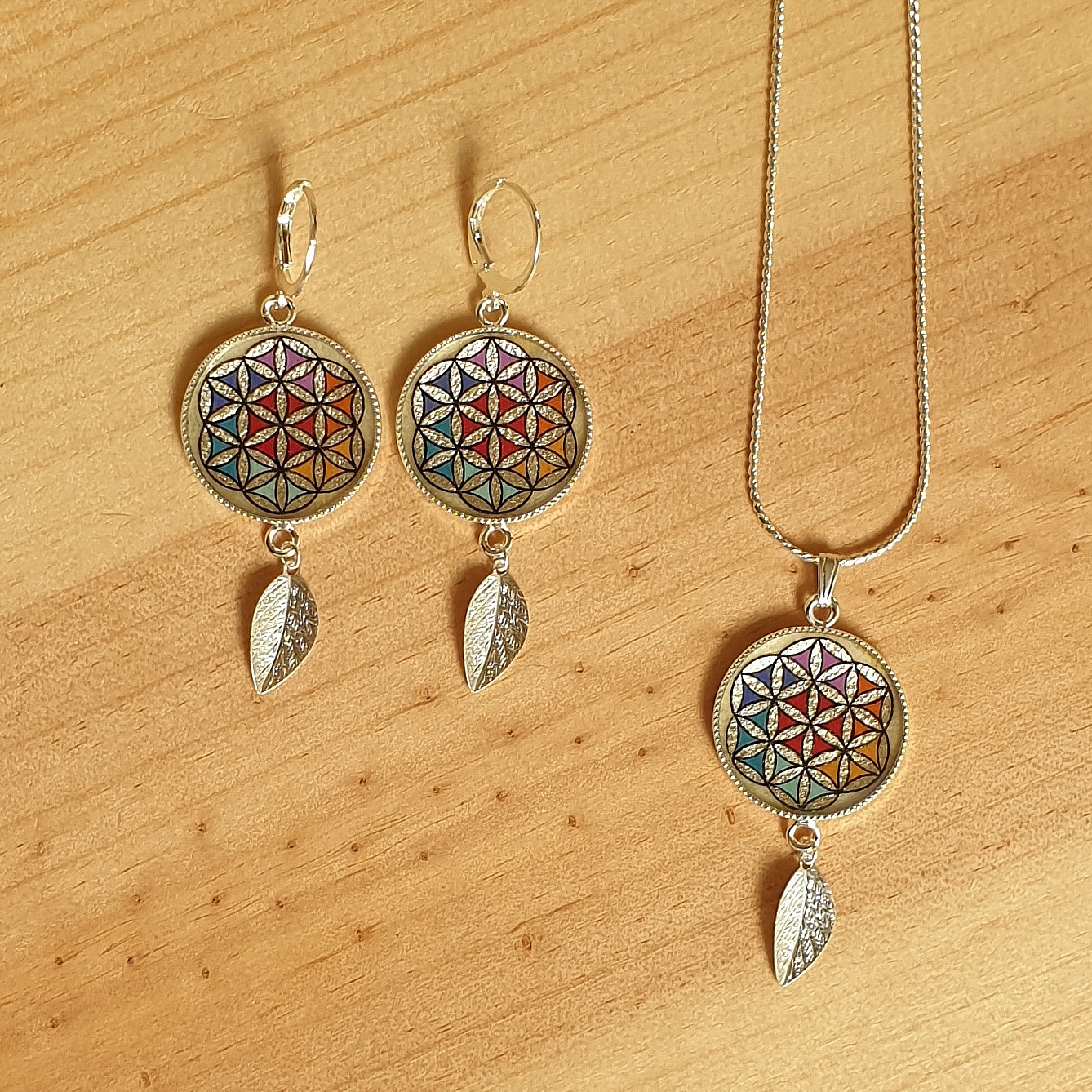 Collier pendentif enluminure fleur de vie argent