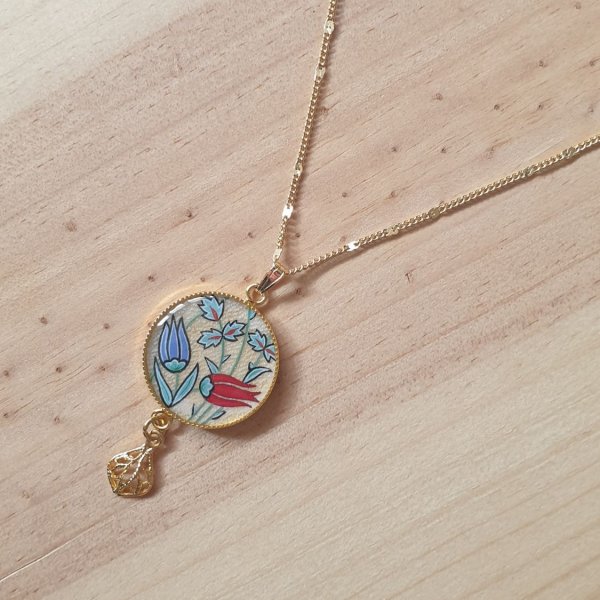 Collar colgante iluminado flores orientales alrededor del cuello o collar