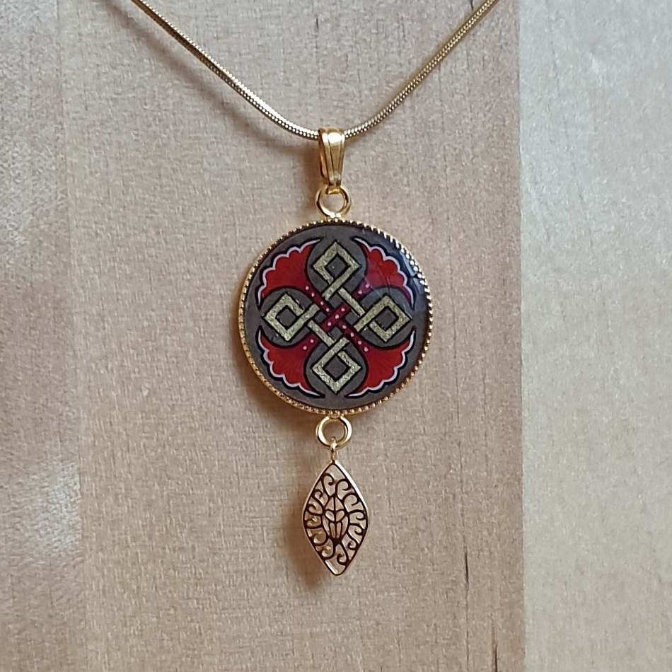 Collier pendentif palmettes et entrelacs or et bleu ou rouge