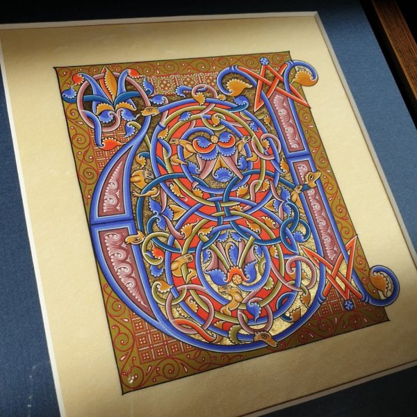 Letra U rom&aacute;nica iluminada enmarcada