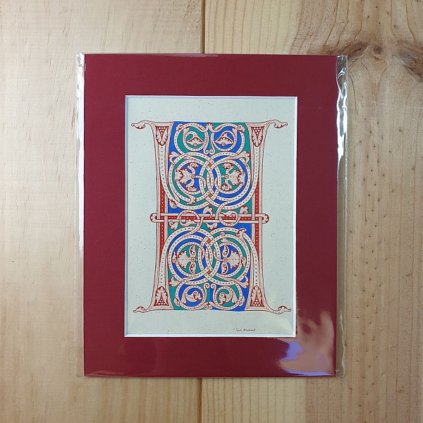 Lettre H enluminée style roman sur papier avec passe-partout.