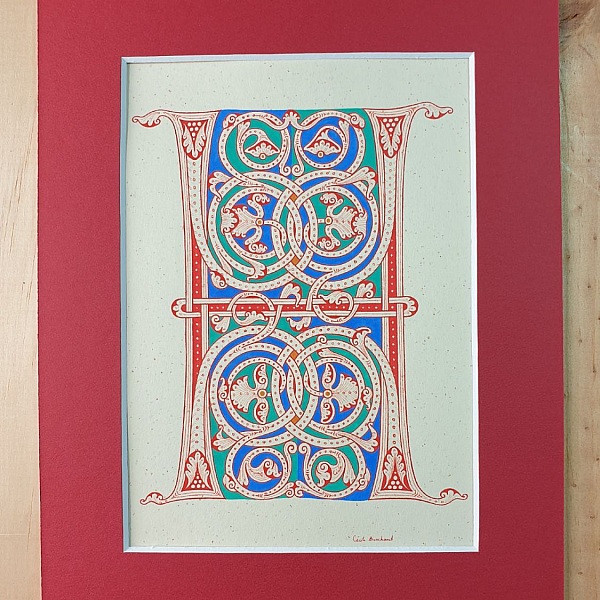 Lettre H enluminée style roman sur papier avec passe-partout.