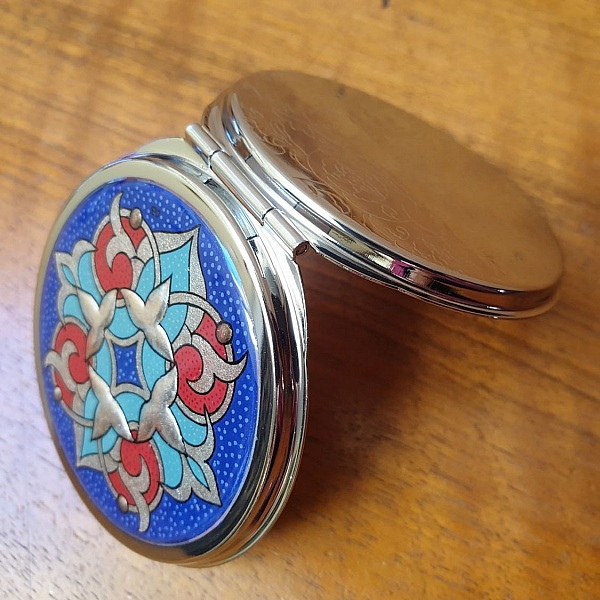 Espejo de bolso iluminado Arabesque