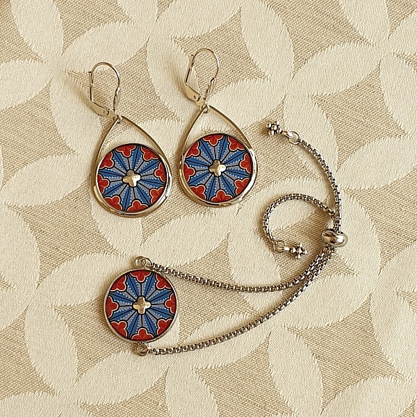 Parure gothique : boucles d'oreilles et bracelet rosace argentée.